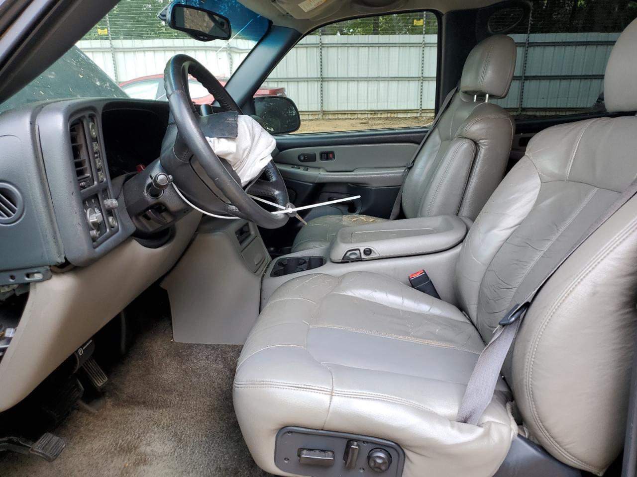 2002 Chevrolet Tahoe - Image 7
