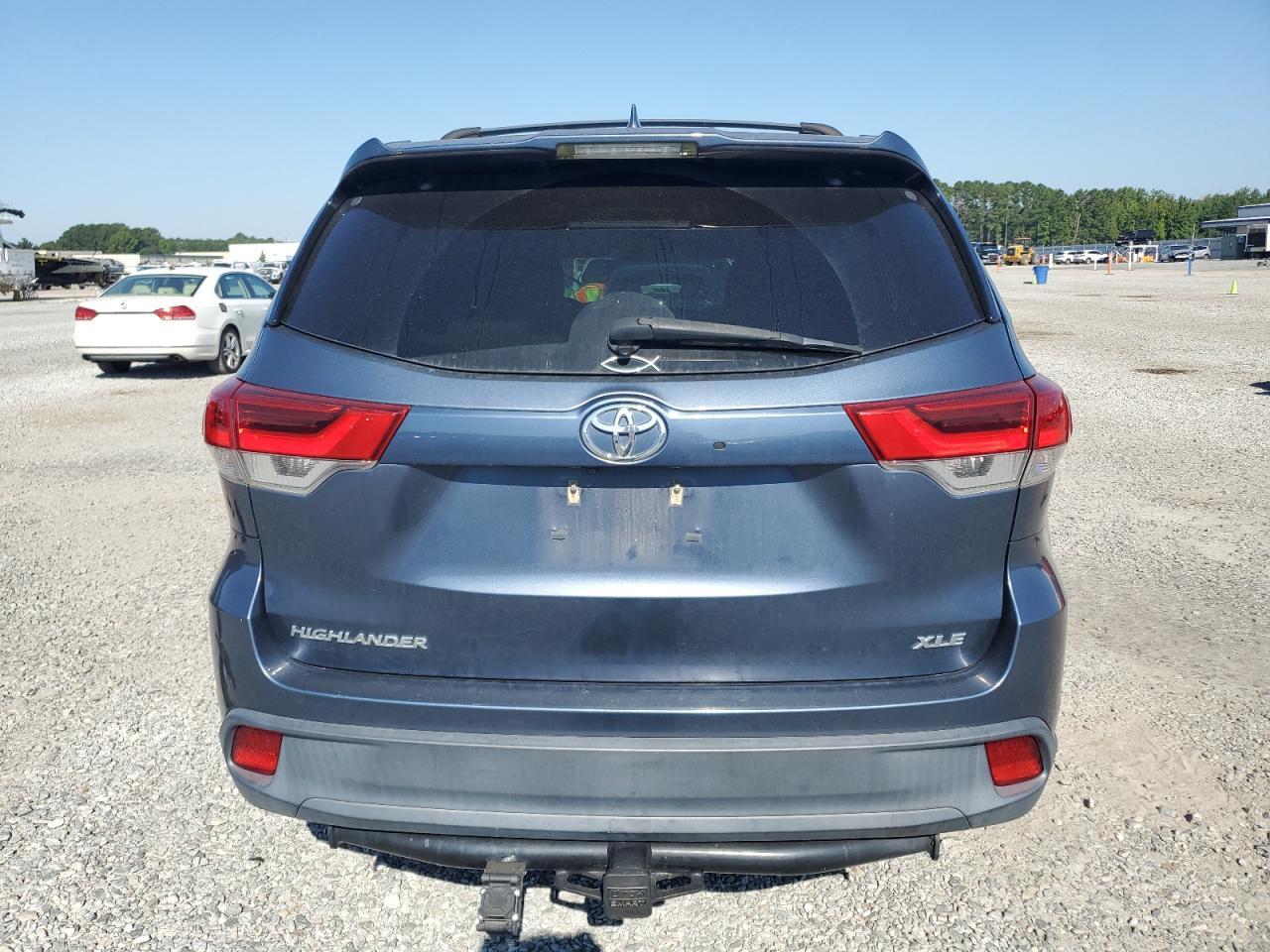 2017 Toyota Highlander Se - Image 6