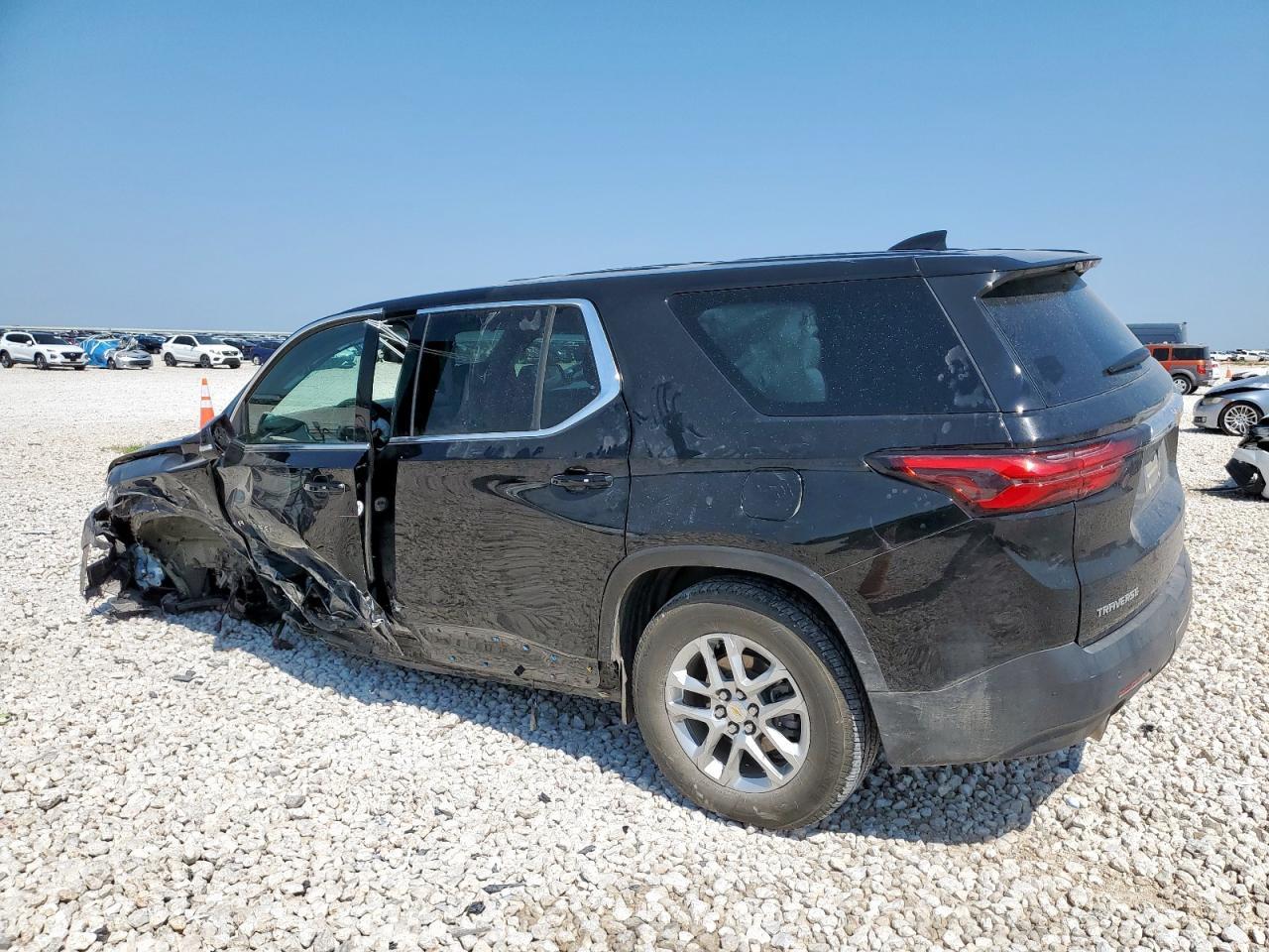 2023 Chevrolet Traverse Ls - Фото 2