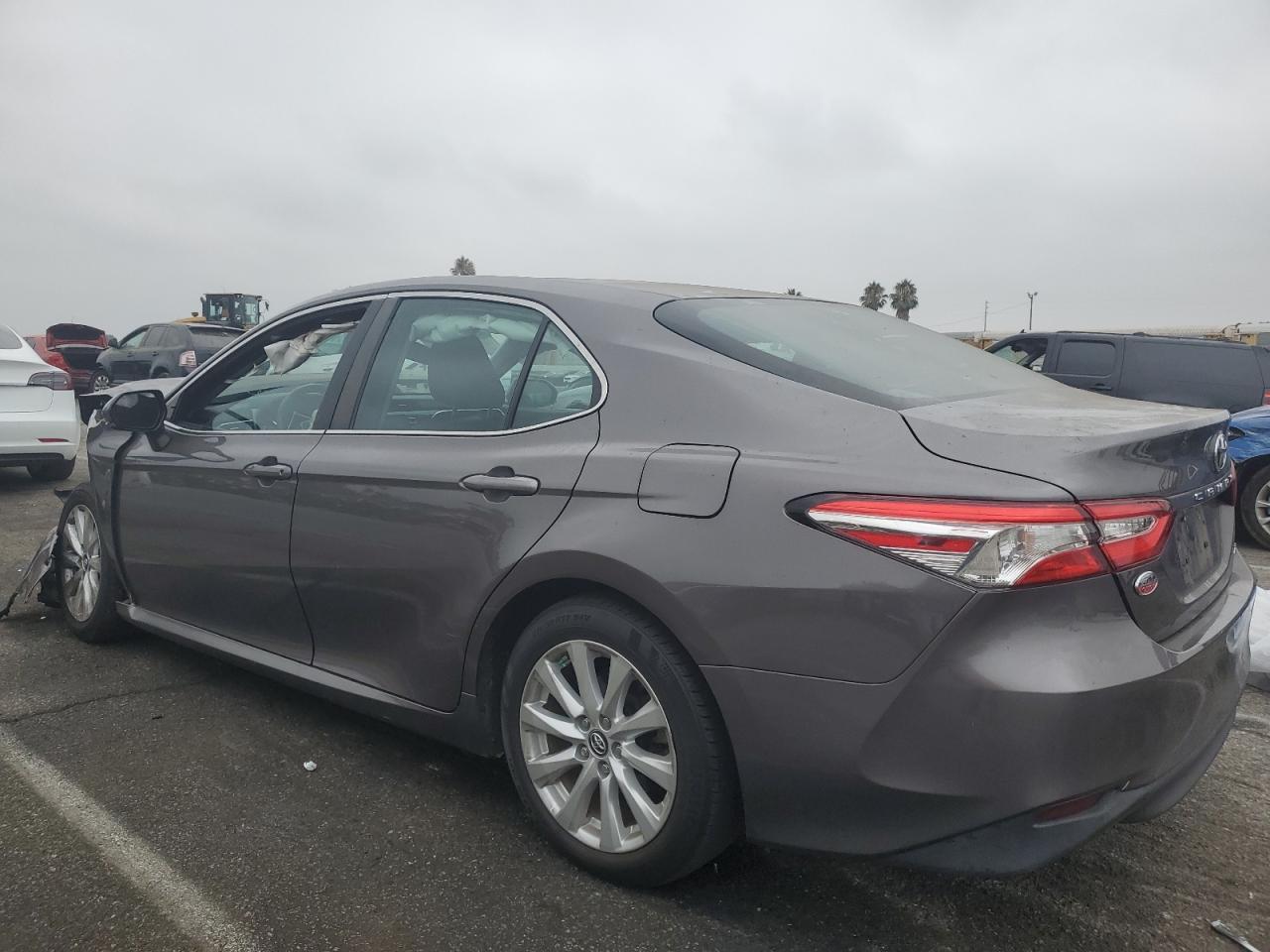 2018 Toyota Camry L - Фото 2