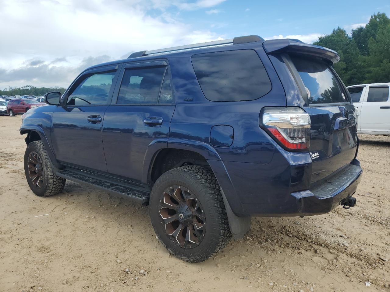 2020 Toyota 4Runner Sr5/Sr5 Premium - Image 2