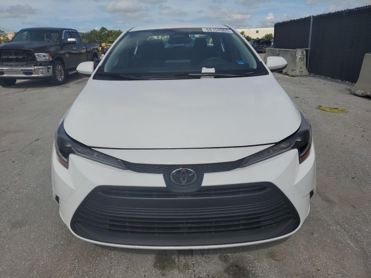 2025 Toyota Corolla Le - Фото 5