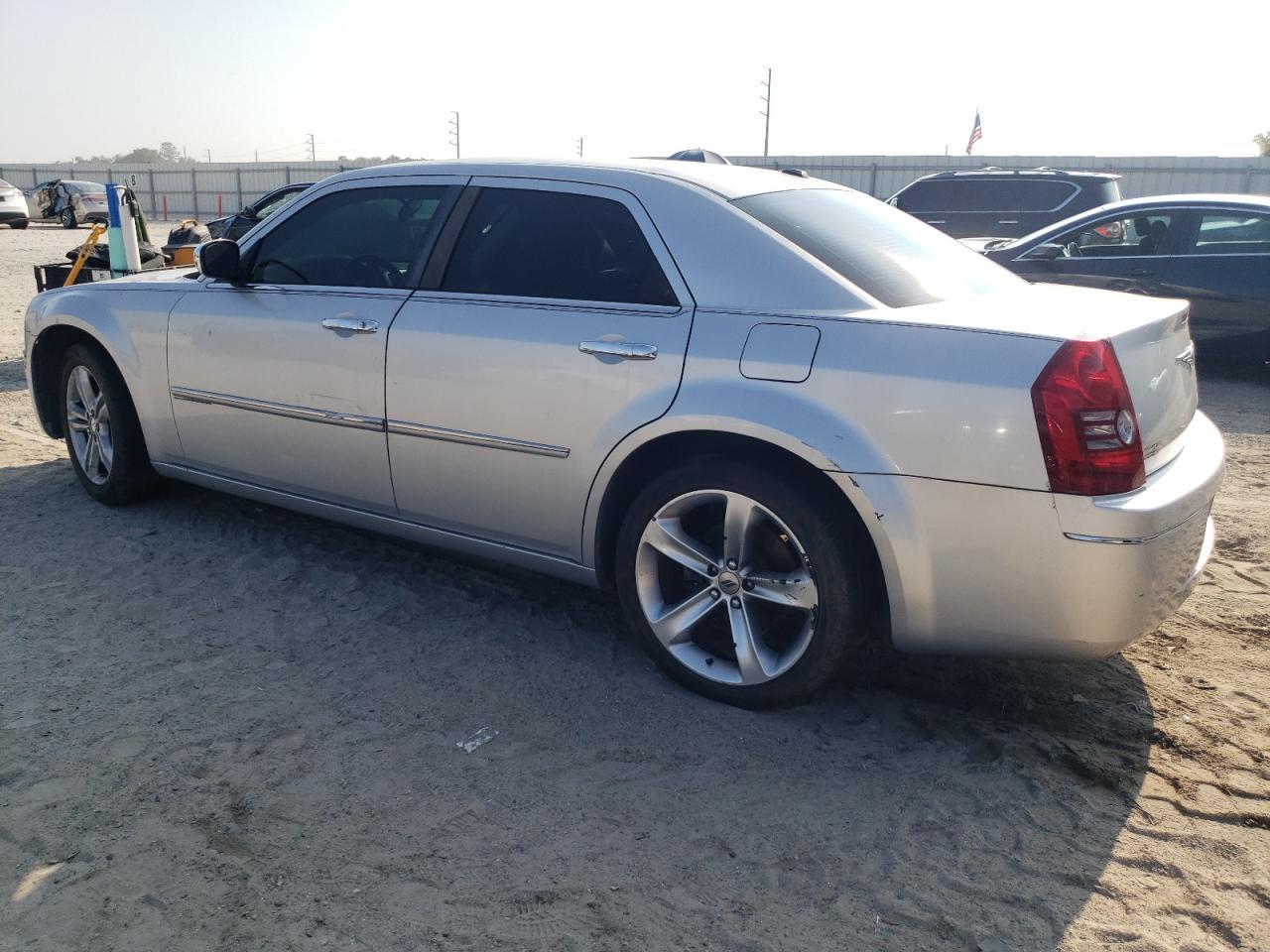 2010 Chrysler 300 Touring - Image 2