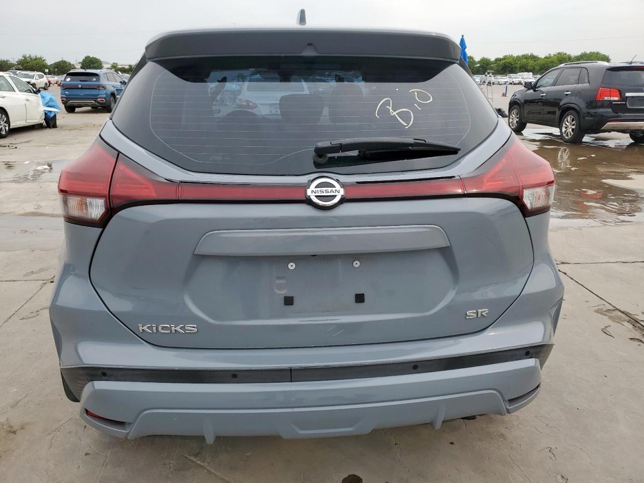 2021 Nissan Kicks Sr - Image 6