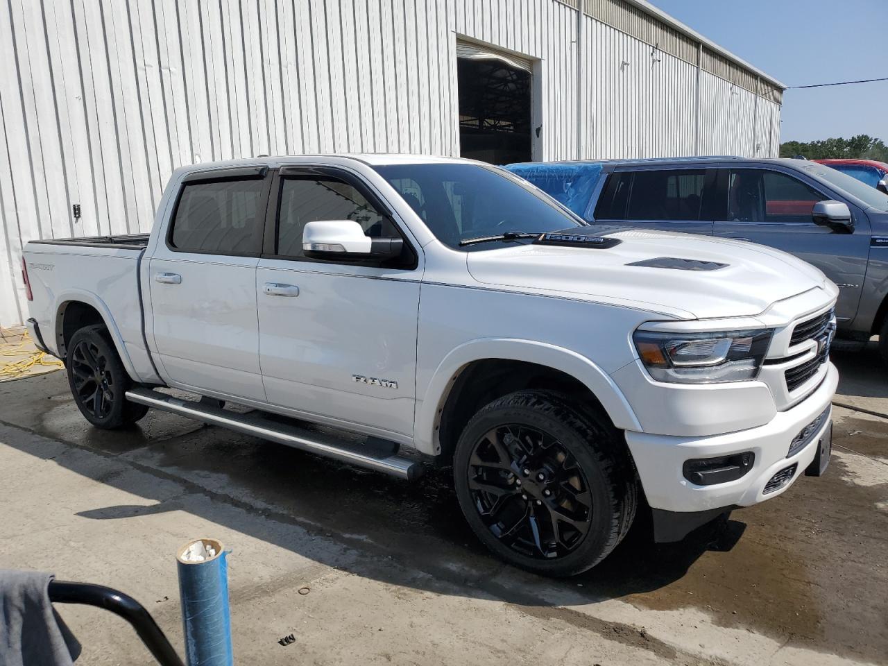 2020 Ram 1500 Laramie - Image 4