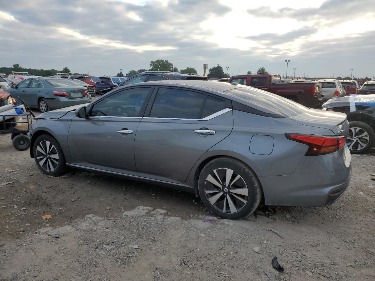 2022 Nissan Altima Sv - Image 2