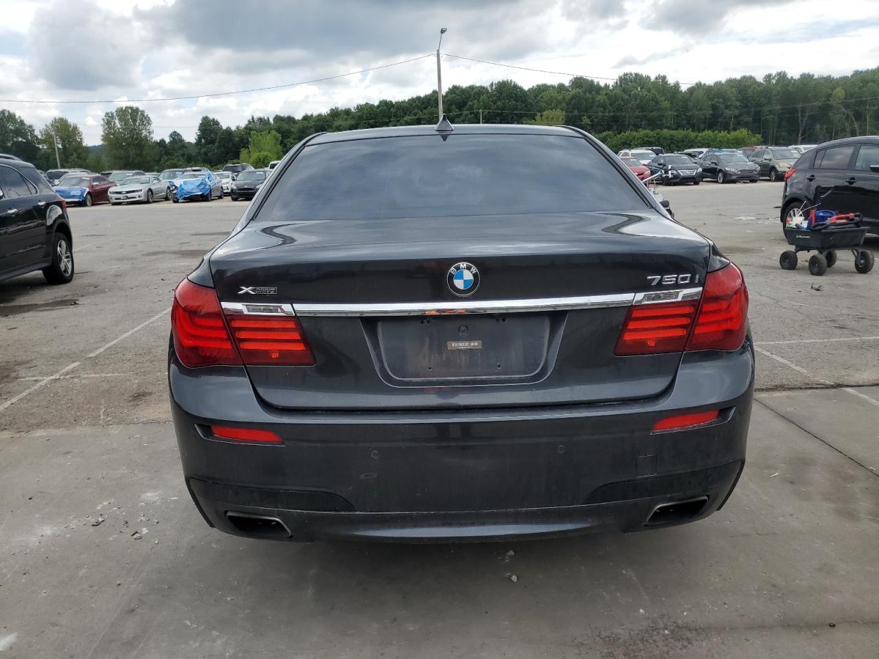 2015 BMW 750 Xi - Image 6