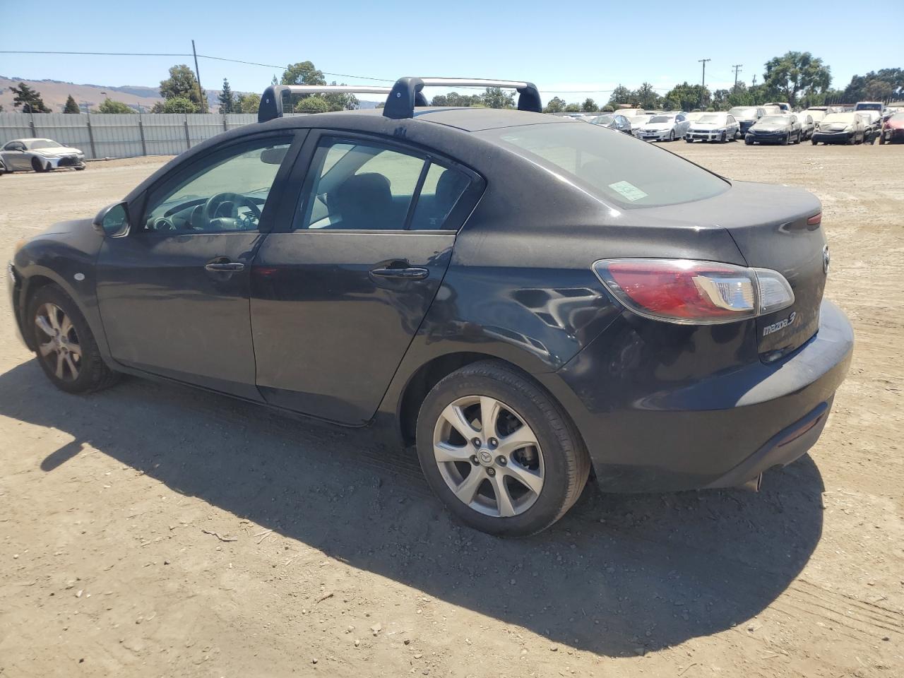 2010 Mazda 3 I - Image 2