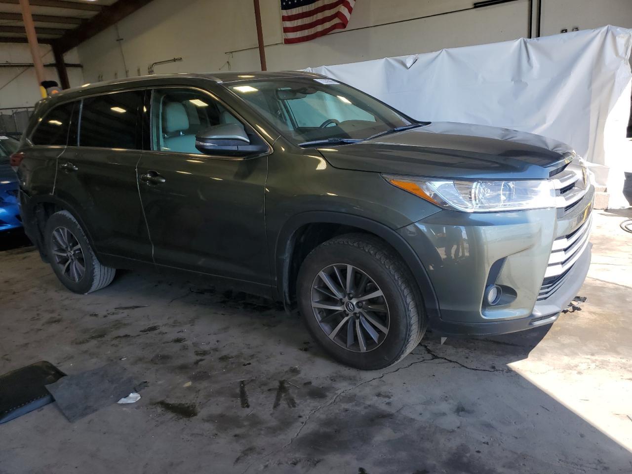 2018 Toyota Highlander Se - Фото 4