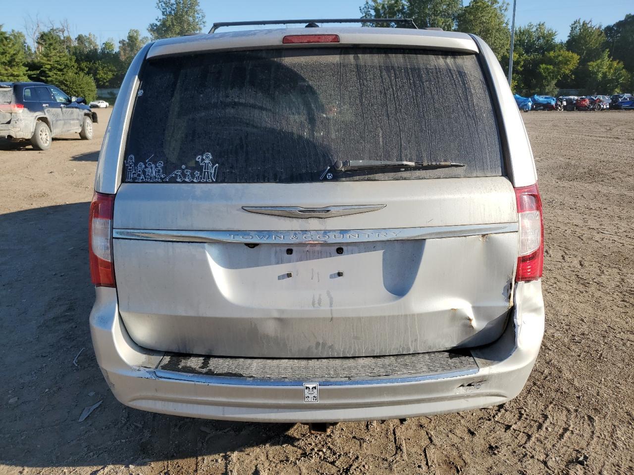 2012 Chrysler Town & Country Touring - Фото 6