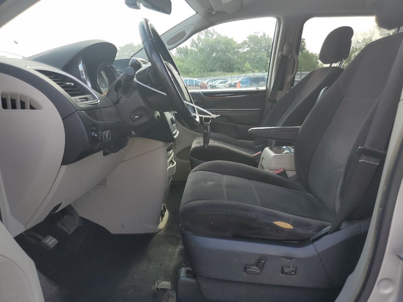 2011 Chrysler Town & Country Touring - Фото 7