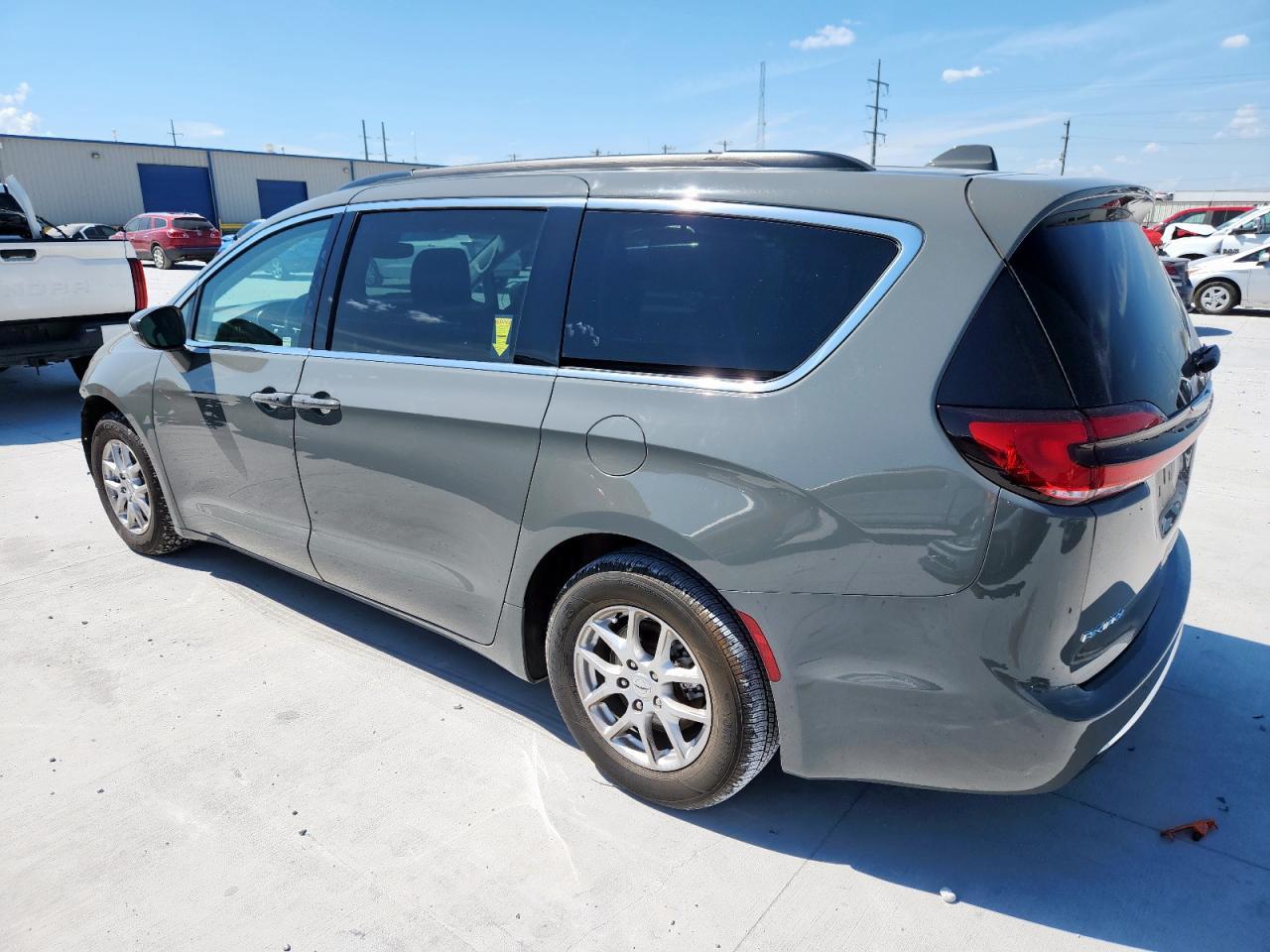 2022 Chrysler Pacifica Touring L - Фото 2