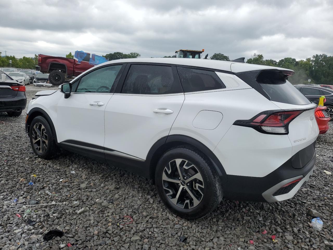 2024 Kia Sportage Ex - Image 2