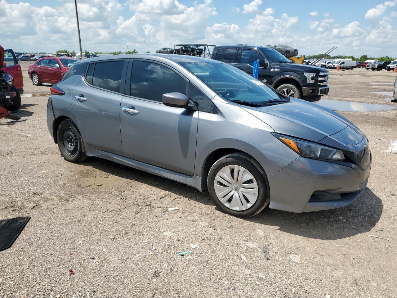 2025 Nissan Leaf S - Image 4
