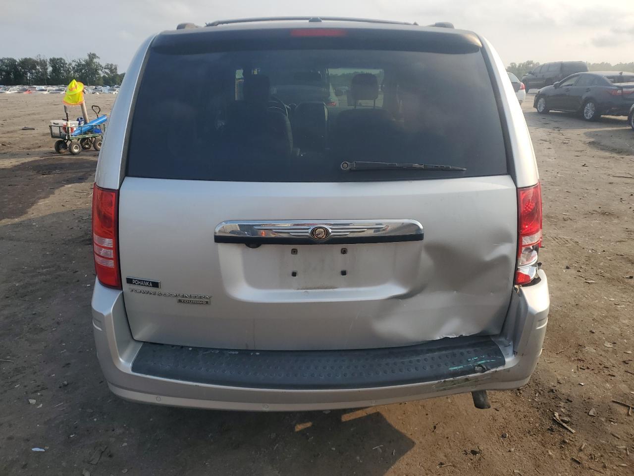 2008 Chrysler Town & Country Touring - Image 6