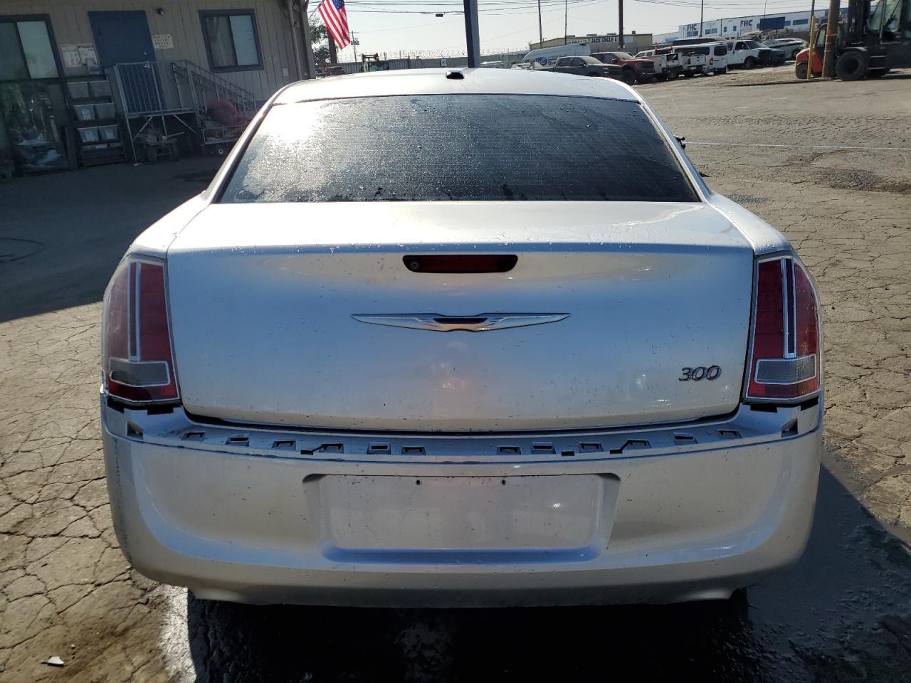 2012 Chrysler 300 Limited - Фото 6
