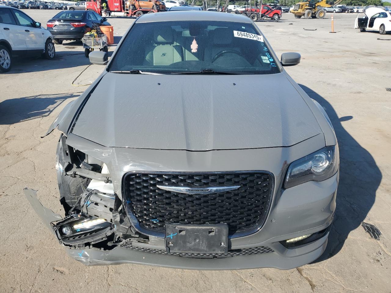 2017 Chrysler 300 S - Image 5