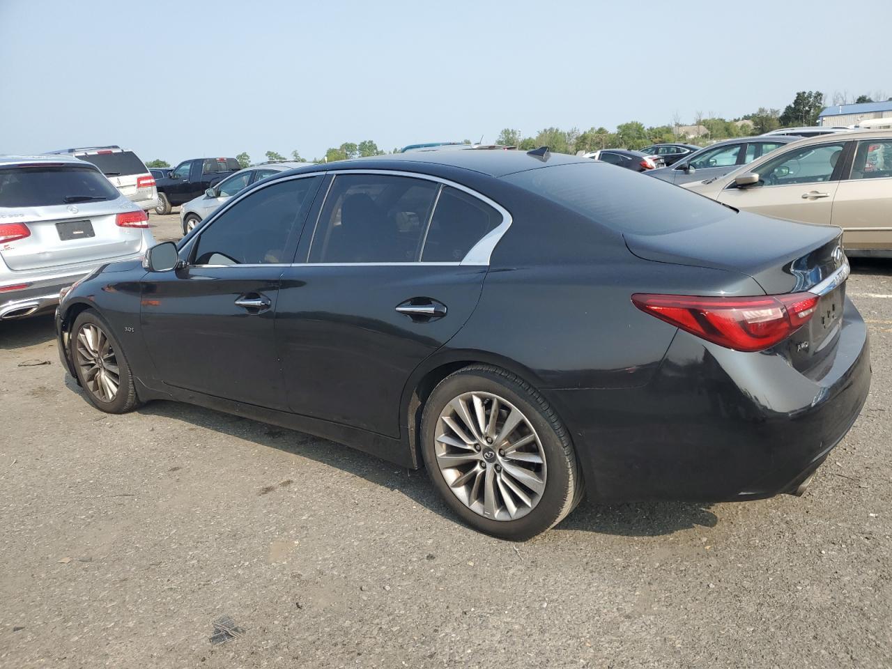 2018 Infiniti Q50 Luxe - Фото 2