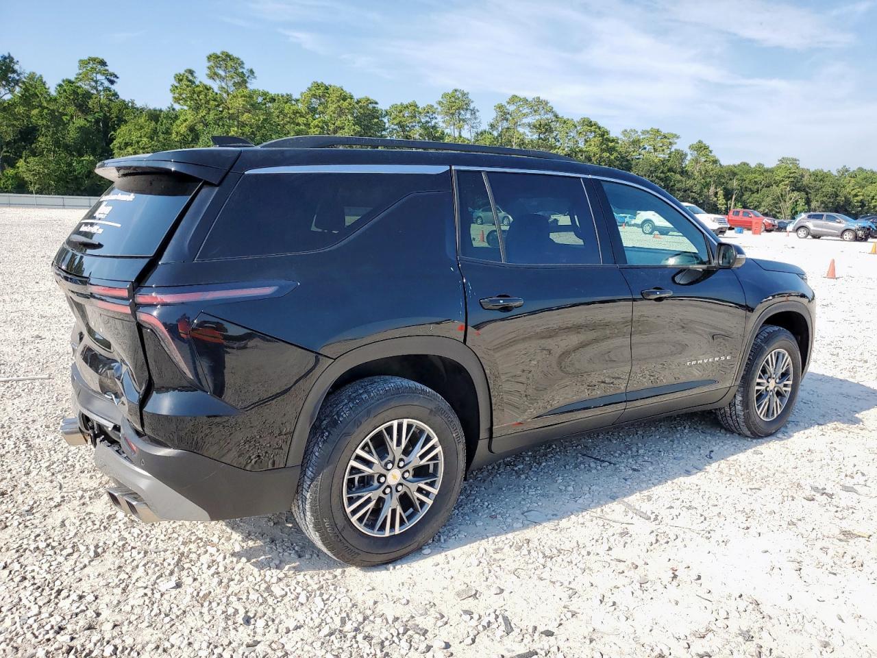 2025 Chevrolet Traverse Lt - Image 3