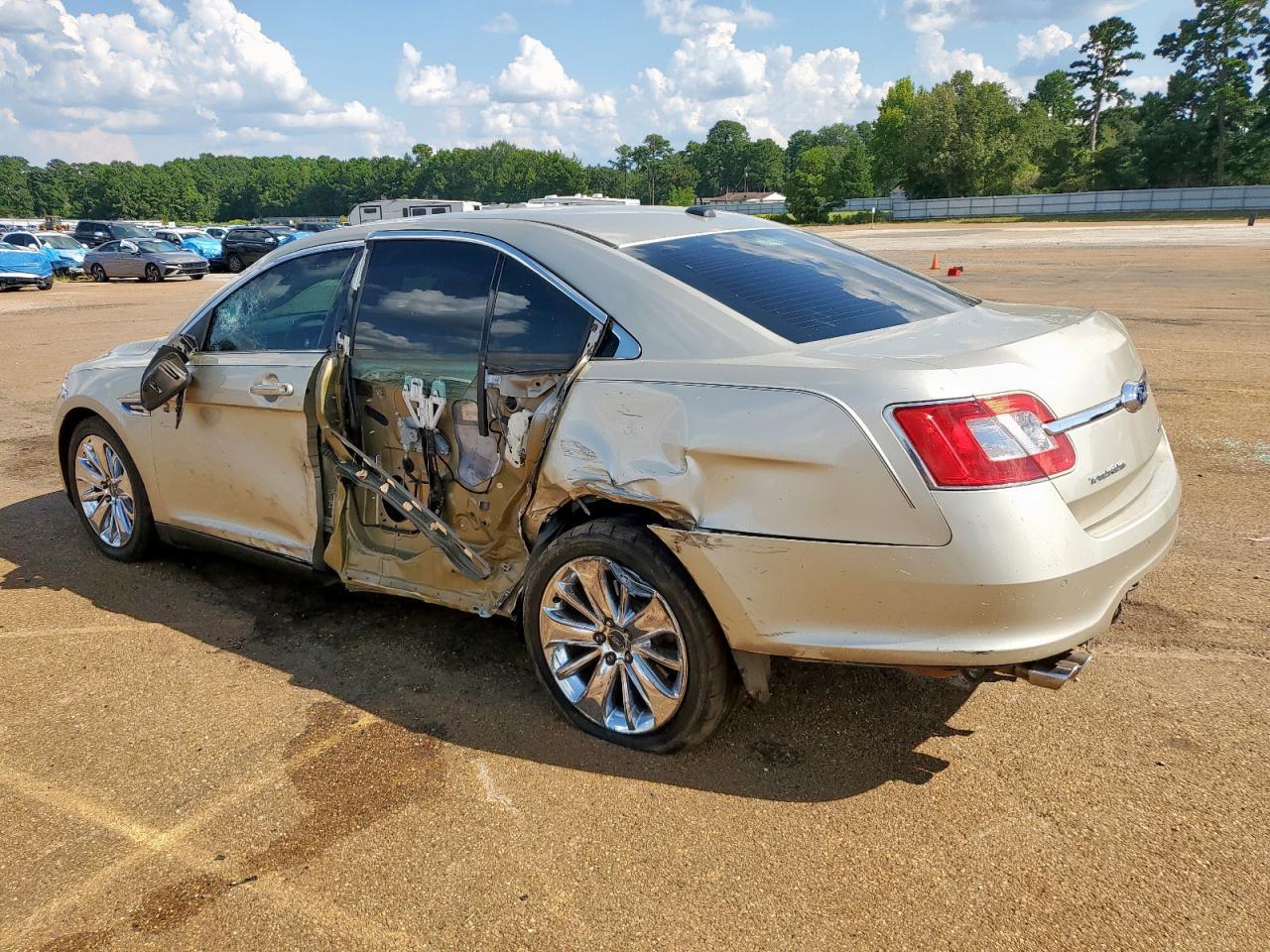 2010 Ford Taurus Limited - Фото 2