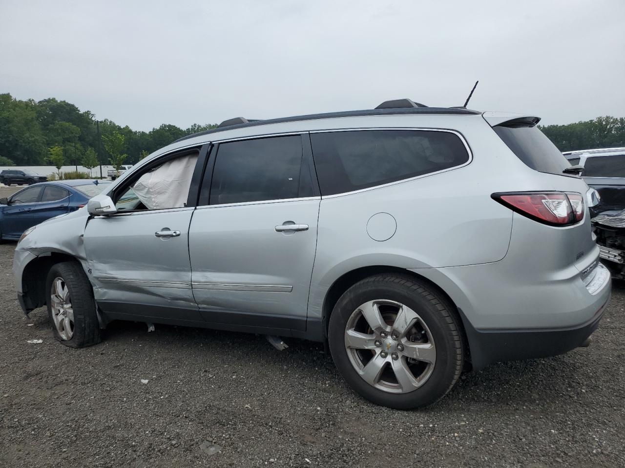 2017 Chevrolet Traverse Premier - Фото 2