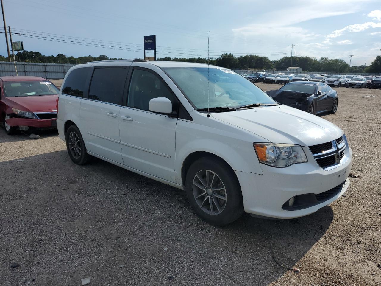2017 Dodge Grand Caravan Sxt - Image 4