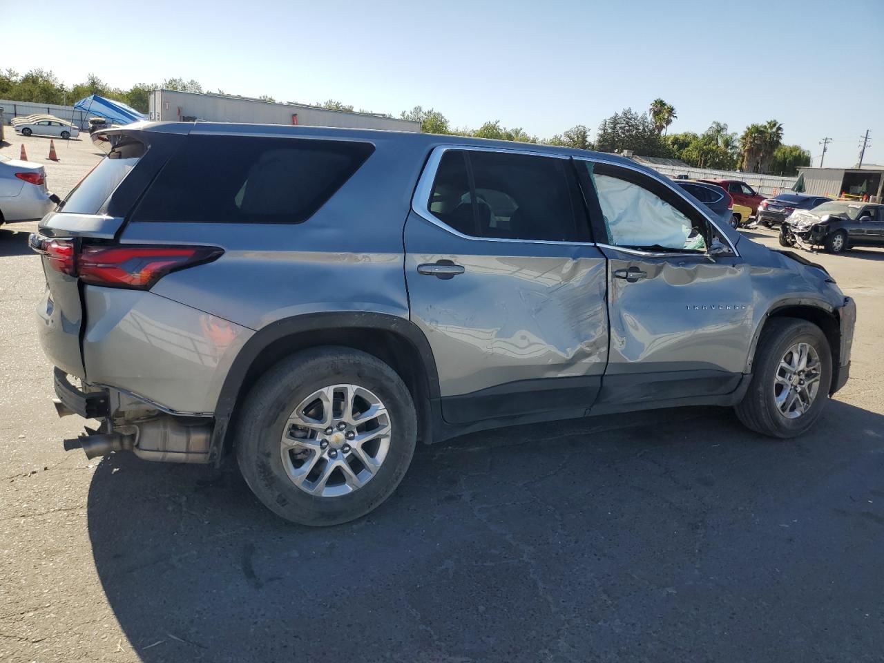 2023 Chevrolet Traverse Ls - Фото 3