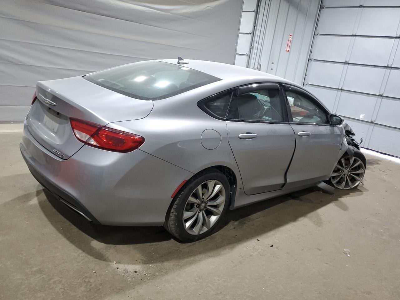 2015 Chrysler 200 S - Image 3