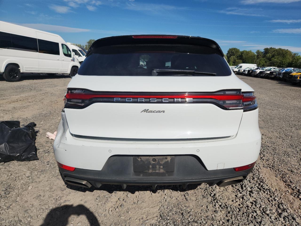 2021 Porsche Macan - Image 6