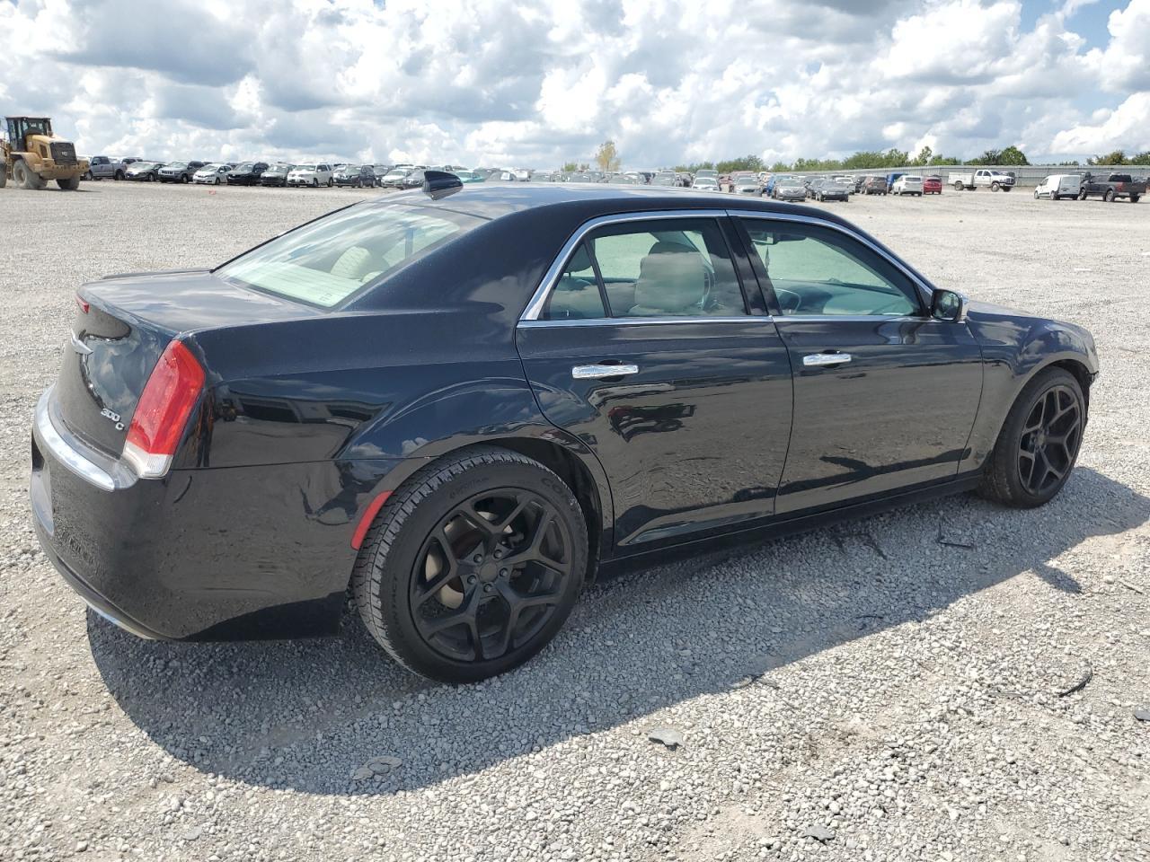 2015 Chrysler 300C - Фото 3