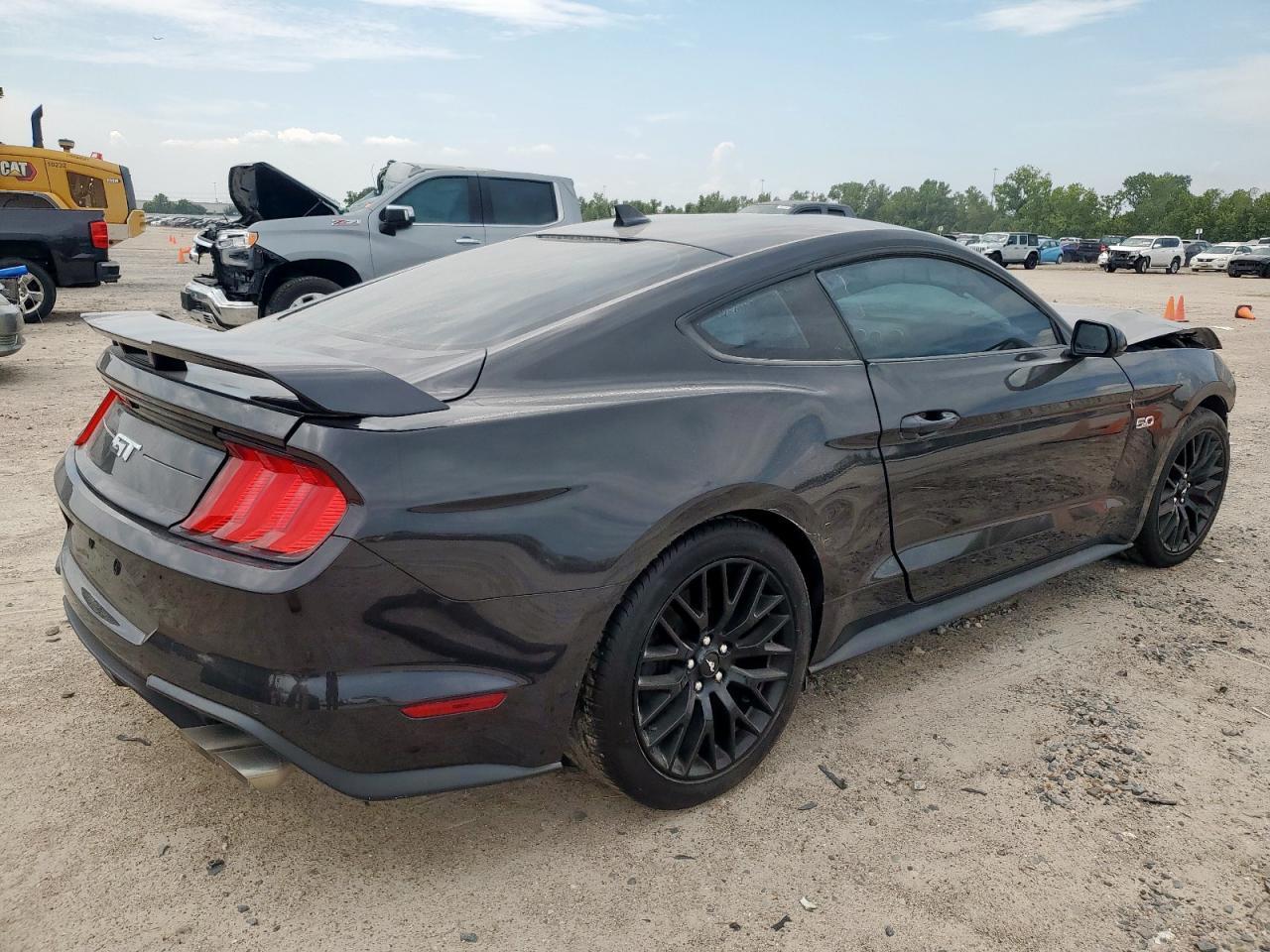 2023 Ford Mustang Gt - Фото 3