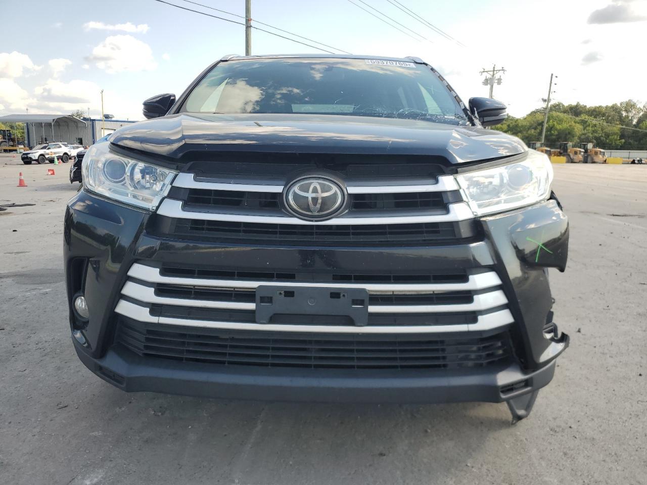 2018 Toyota Highlander Se - Image 5