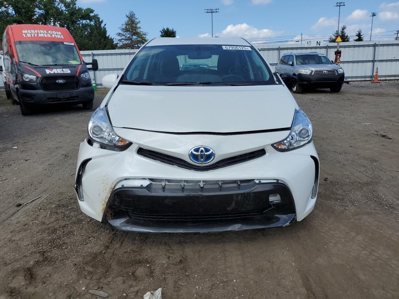 2017 Toyota Prius V - Image 5