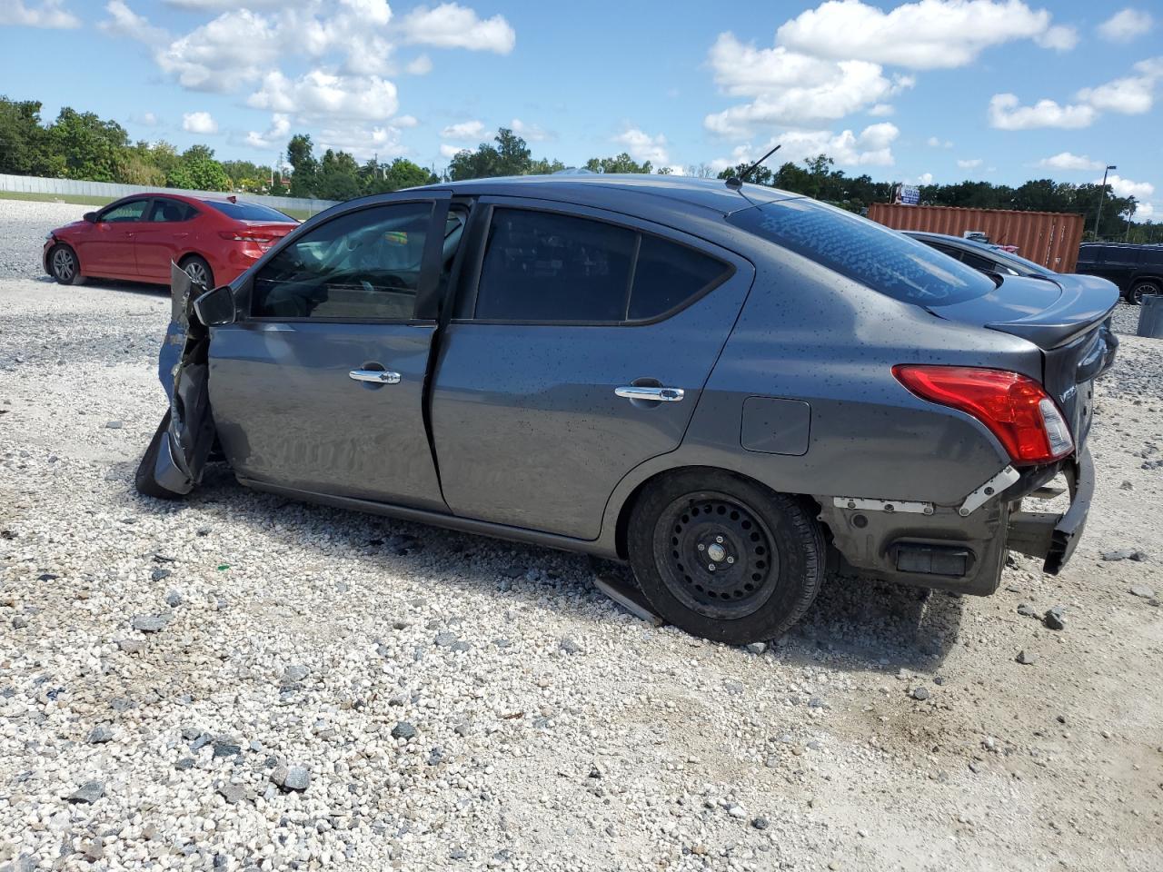 2019 Nissan Versa S - Фото 2