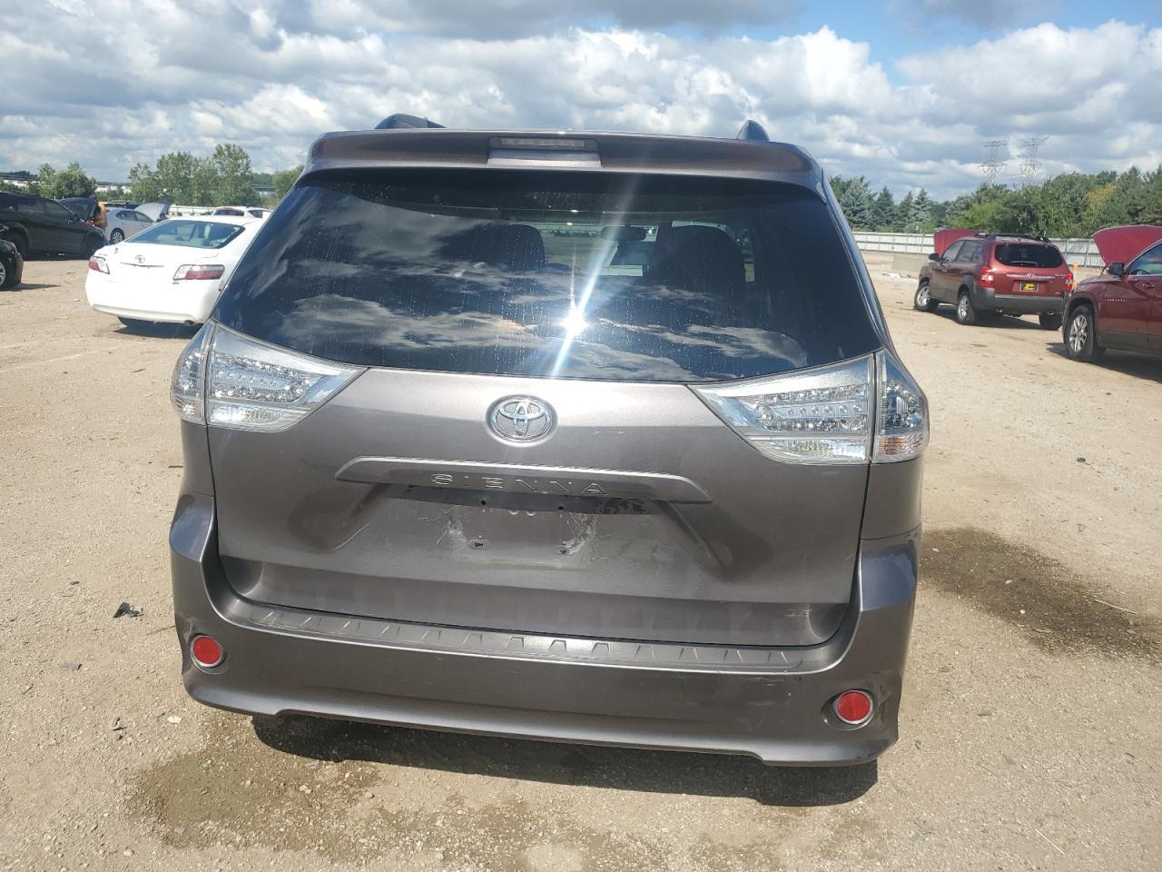 2012 Toyota Sienna Sport - Image 6