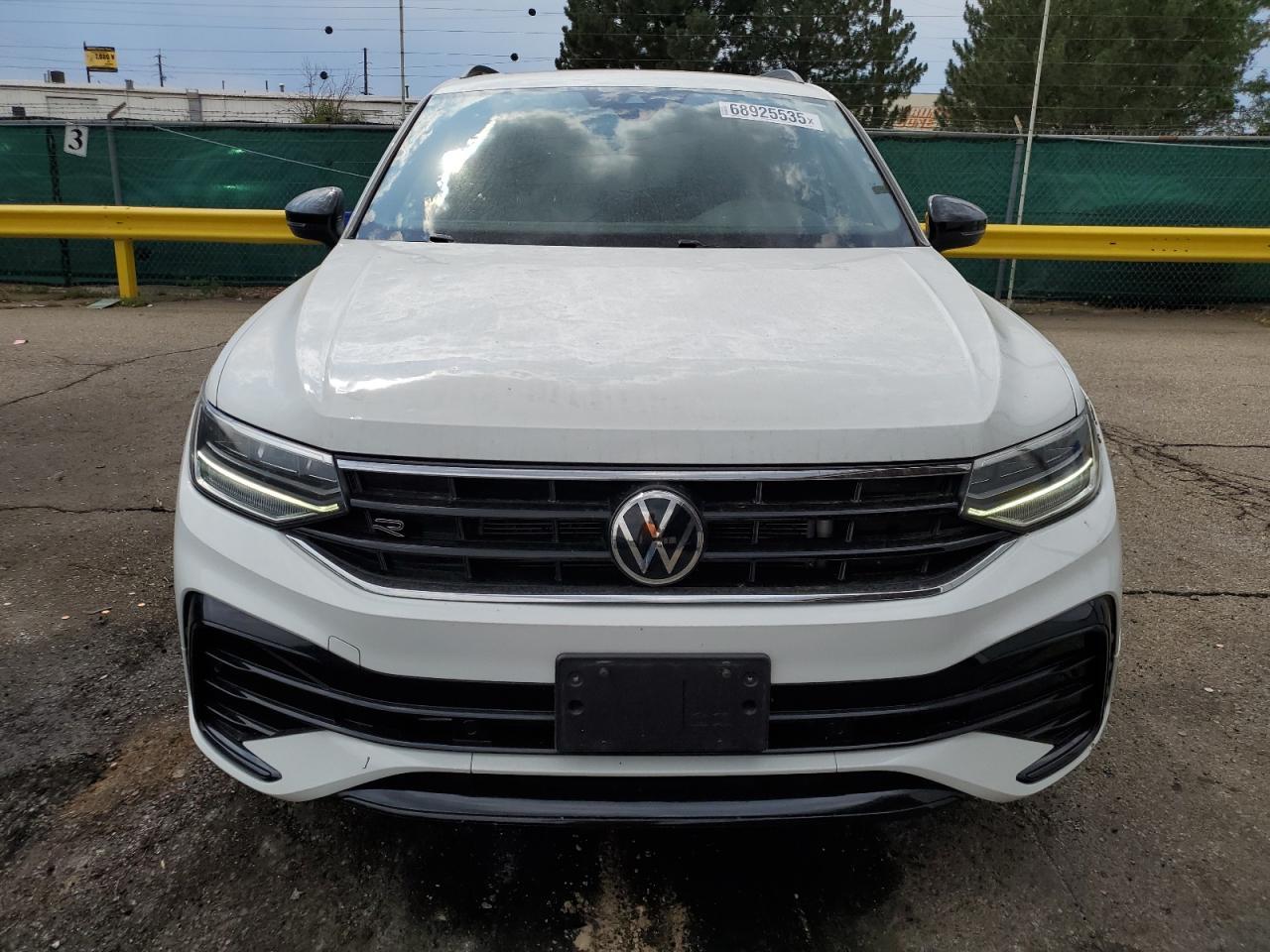 2022 Volkswagen Tiguan Se R-Line Black - Image 5