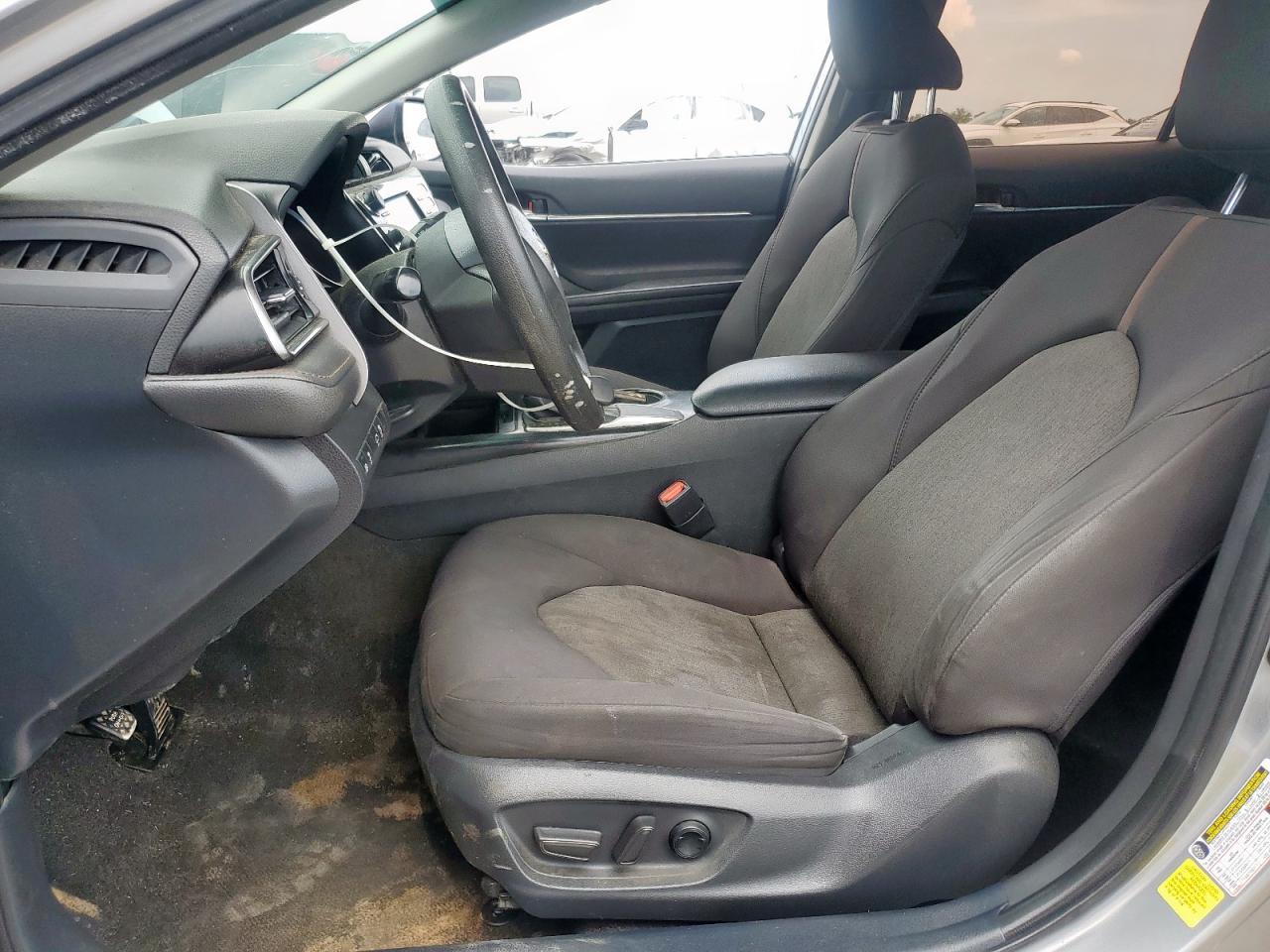 2020 Toyota Camry Le - Фото 7