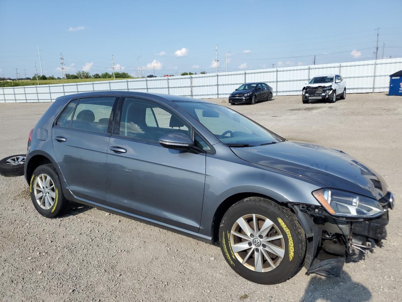 2017 Volkswagen Golf S - Image 4