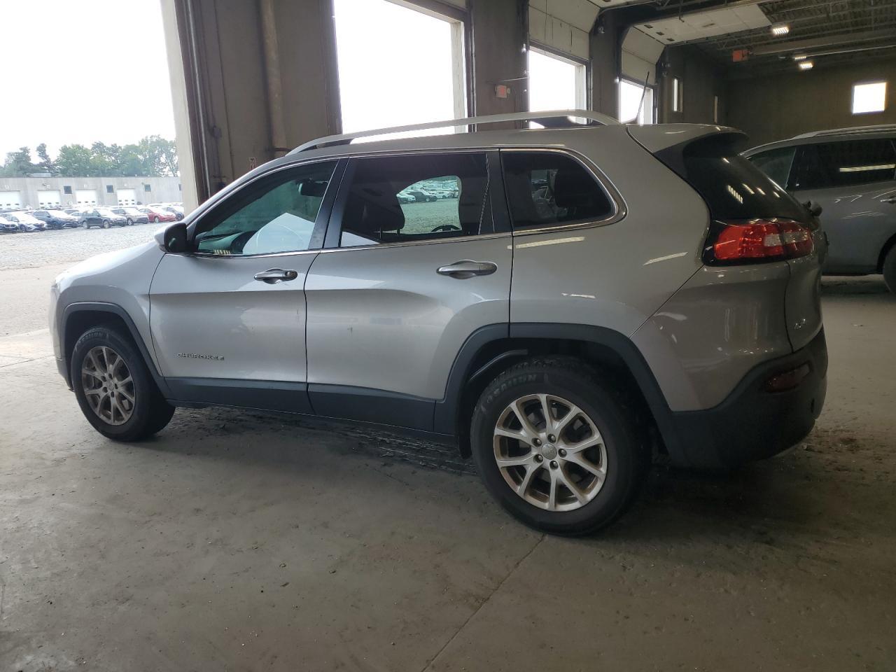 2017 Jeep Cherokee Latitude - Image 2