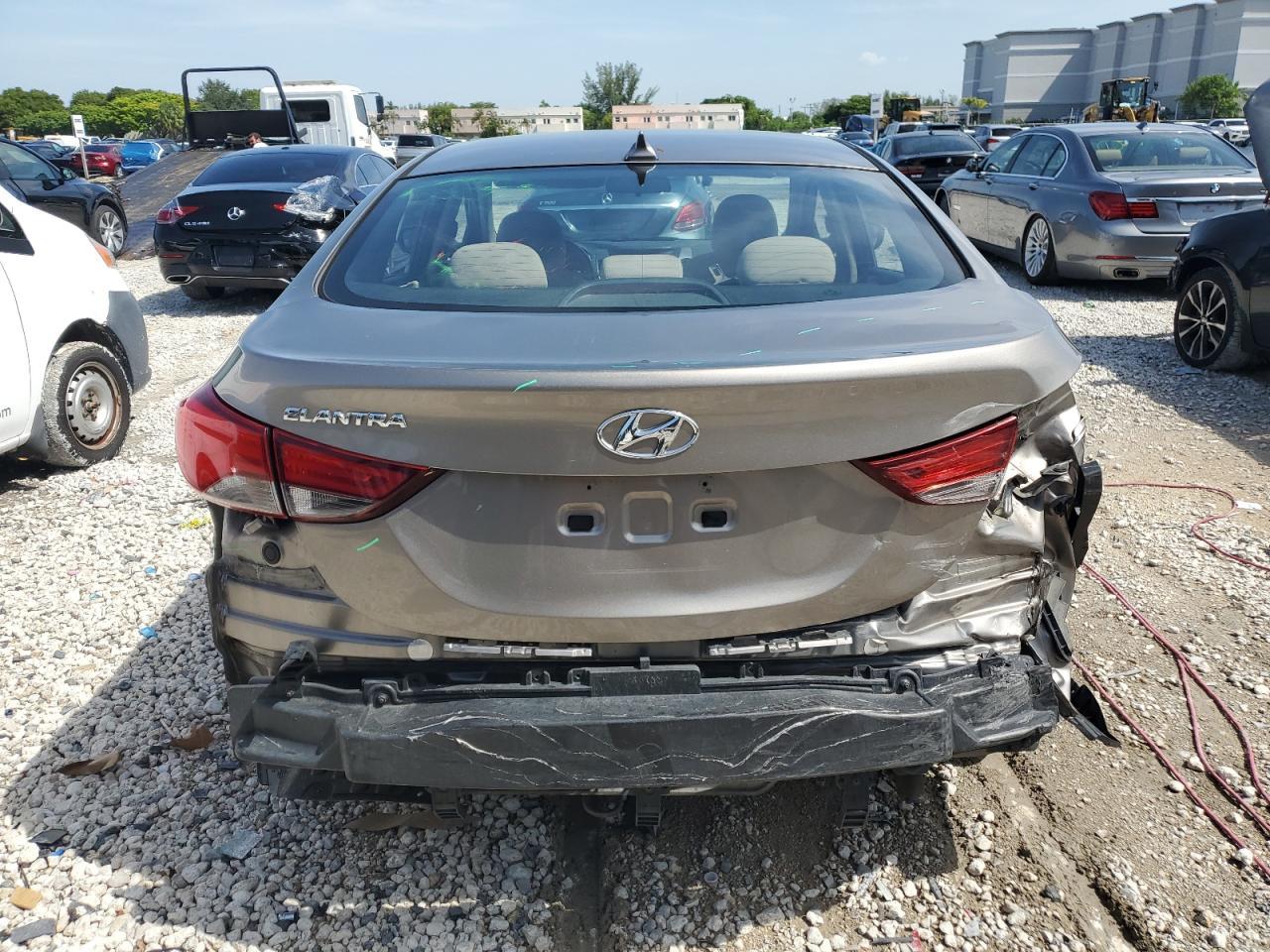 2016 Hyundai Elantra Se - Фото 6