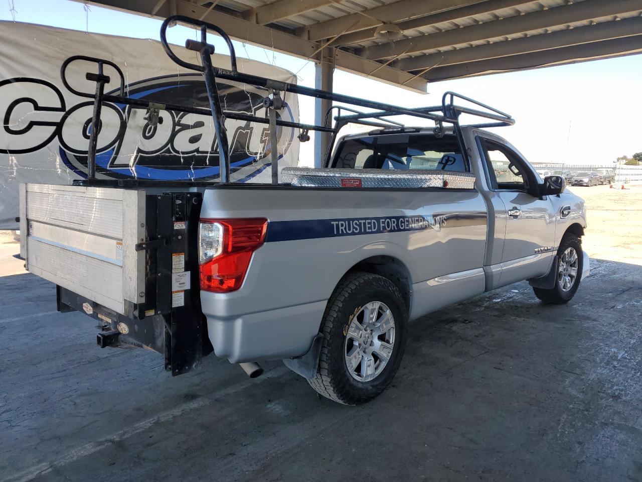 2017 Nissan Titan S - Фото 3