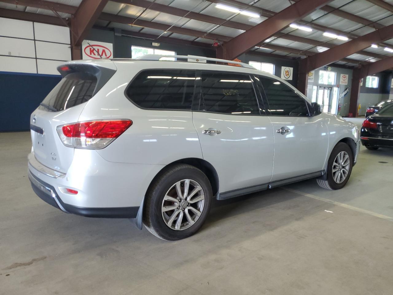 2015 Nissan Pathfinder S - Фото 3