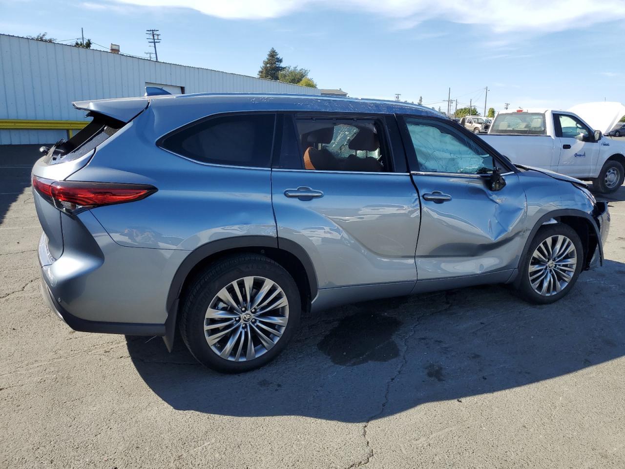 2020 Toyota Highlander Platinum - Фото 3