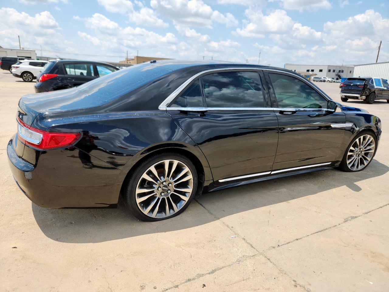 2017 Lincoln Continental Select - Фото 3