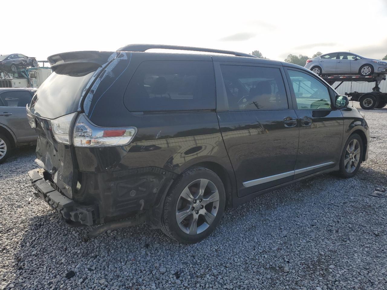 2011 Toyota Sienna Sport - Фото 3
