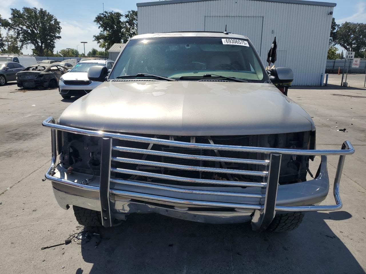 2002 Chevrolet Suburban K1500 - Фото 5