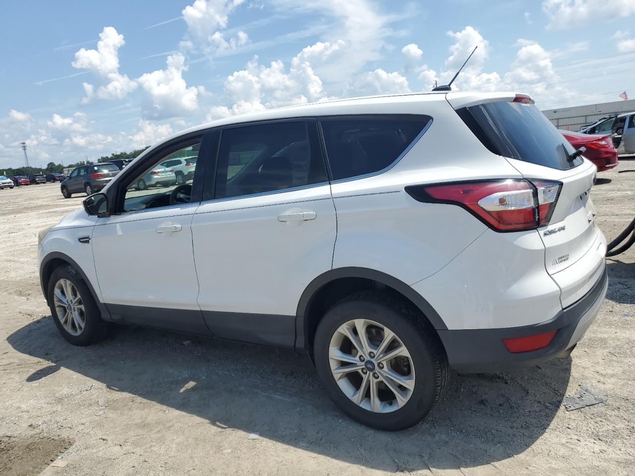 2017 Ford Escape Se - Фото 2