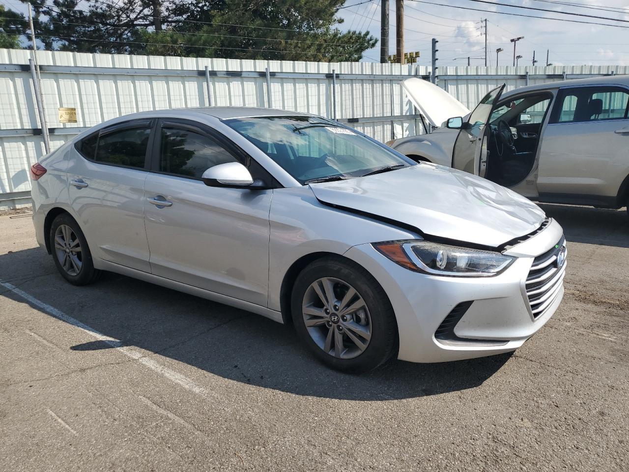 2017 Hyundai Elantra Se - Фото 4