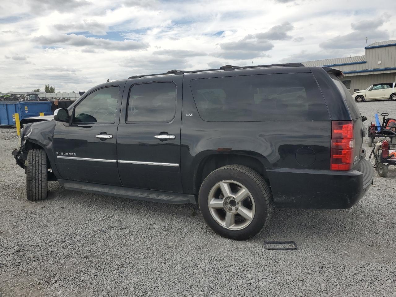 2011 Chevrolet Suburban K1500 Ltz - Фото 2