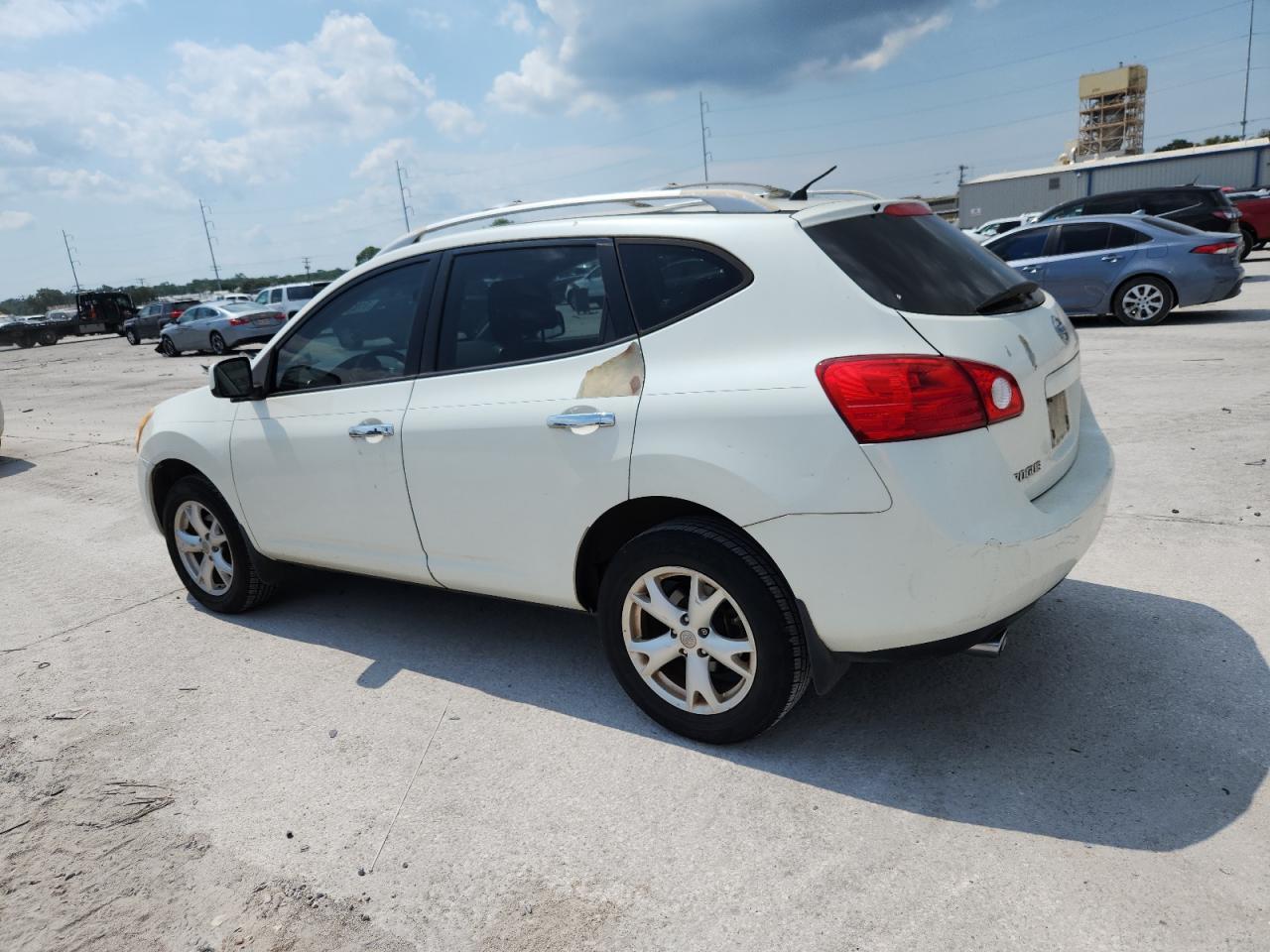 2010 Nissan Rogue S - Image 2